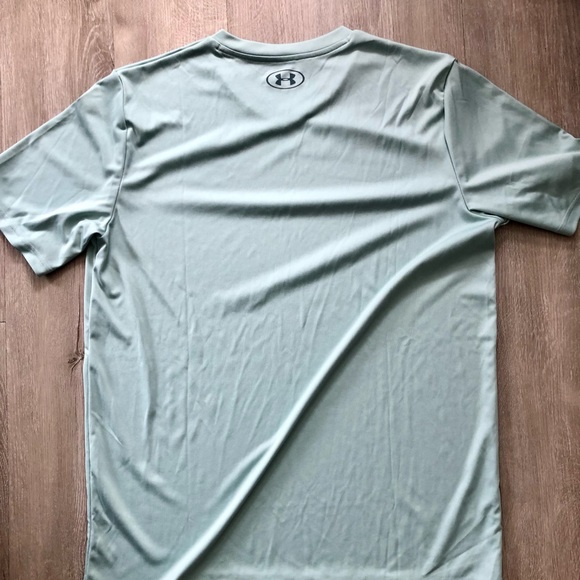 Under Armour, V-Neck, LRG, Like New - Picture 4 of 4
